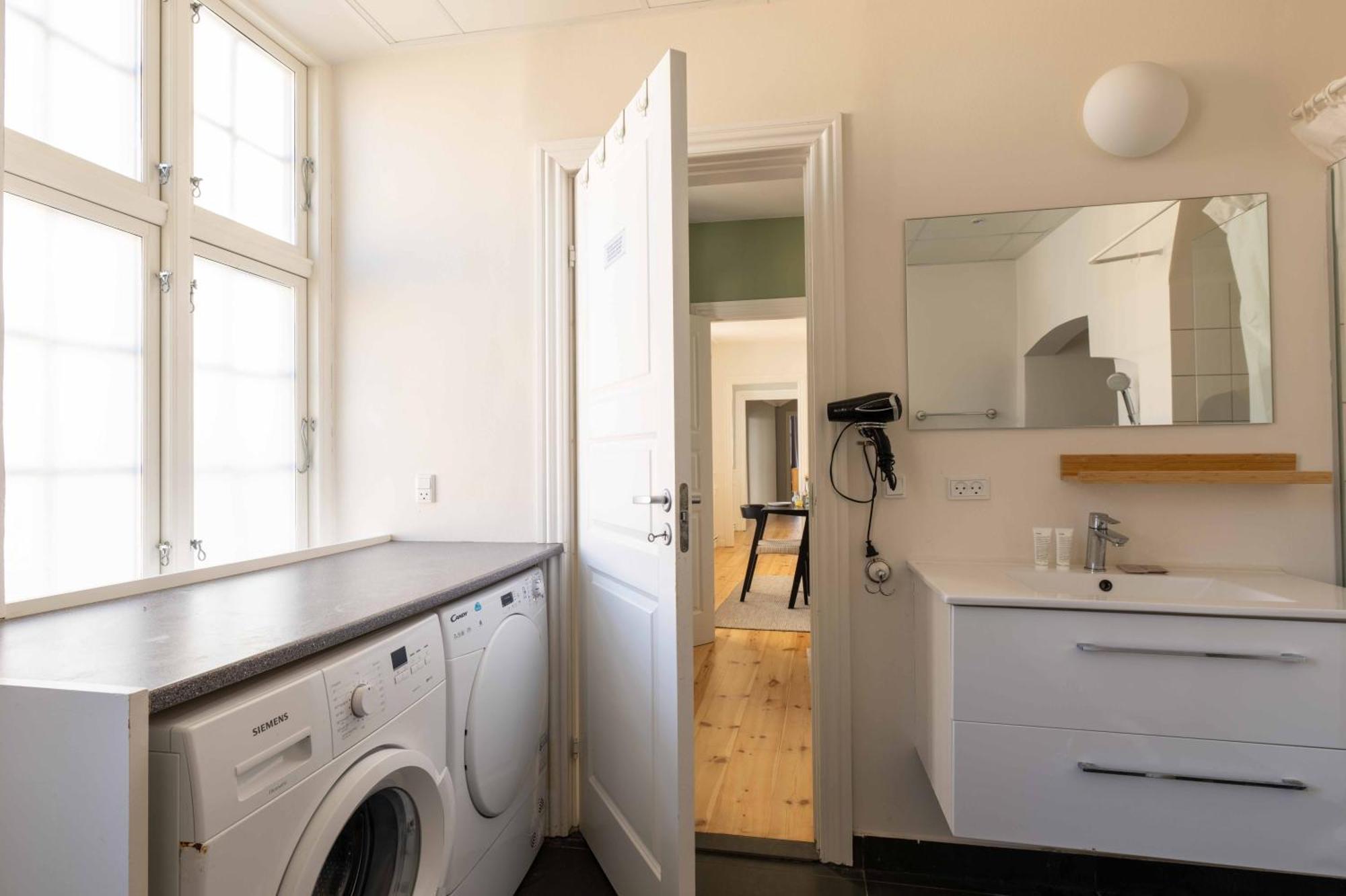 Big 4 Bedroom Apartment With Bathtub By Cph City Hall Square Kopenhagen Exterior foto